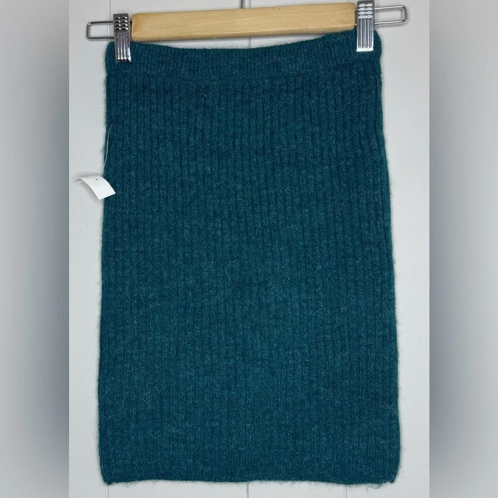 NWT Happily Grey Mini Stretch Ribbed Elastic Waist Sweater Skirt Womens Small